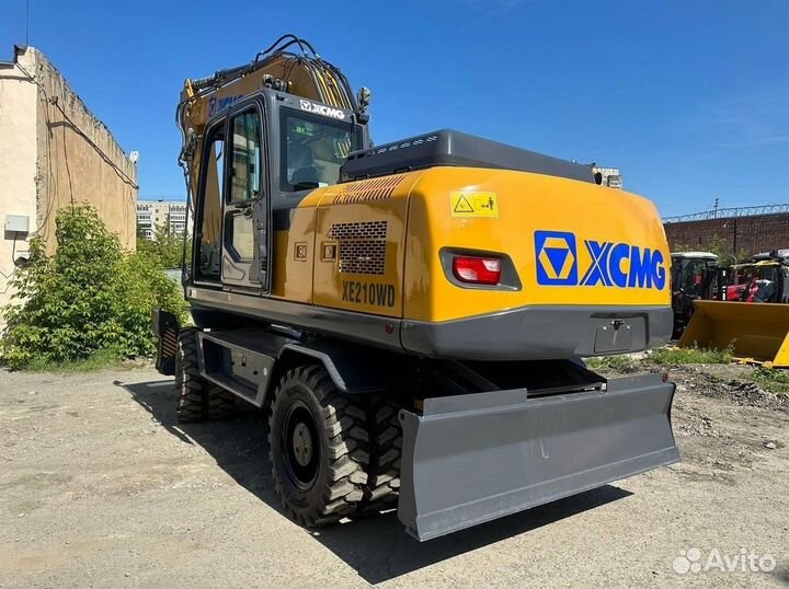Колёсный экскаватор XCMG XE210WD, 2023