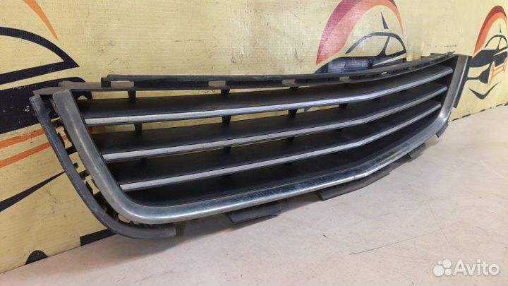 Решетка бампера центральная Opel Astra H 2007-2014