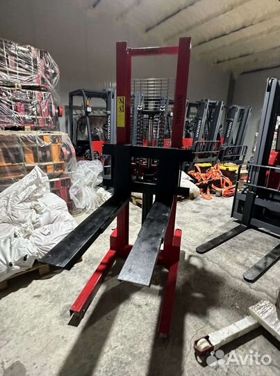 Штабелеукладчик 1000 кг UO 87