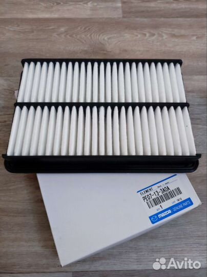 Фильтр воздушный Mazda оригинальный PE07133A0A