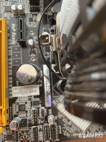 Материнская плата с процессором и памятью