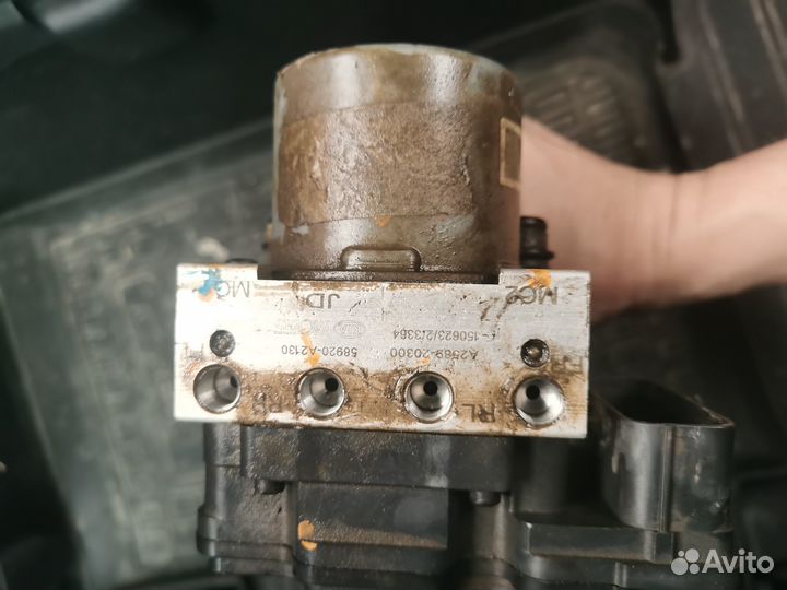 Блок ABS Kia ceed JD 2012-2018 58920-А2130