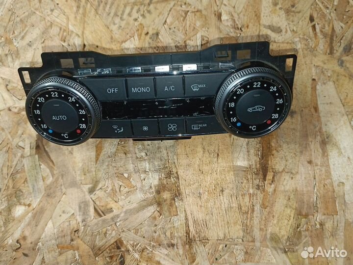 Блок управления климатом Mercedes C-Class W204