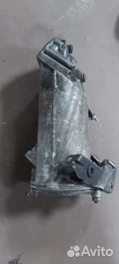 Корпус масляного фильтра на Mercedes W210