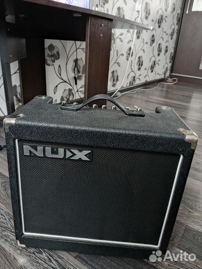 Гитарный комбоусилитель nux