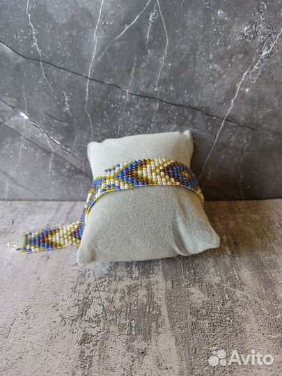 Браслет из бисера ручной работы (желтый, синий)