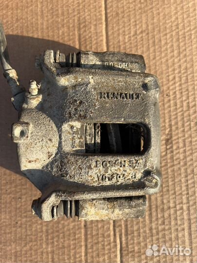 Передний левый суппорт Renault Megane 2