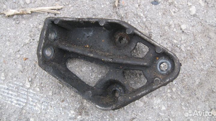 Кронштейн двигателя правый Дэу Нексия Daewoo Nexia