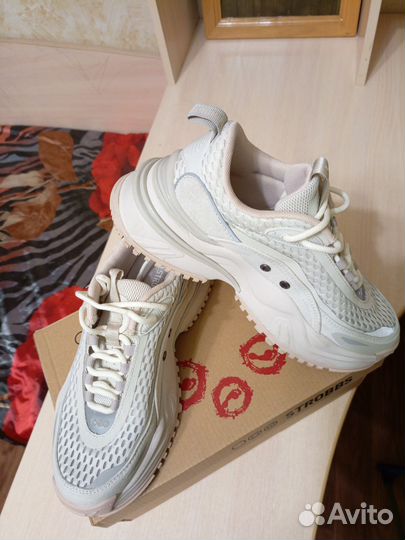 Кроссовки женские 38 размер новые