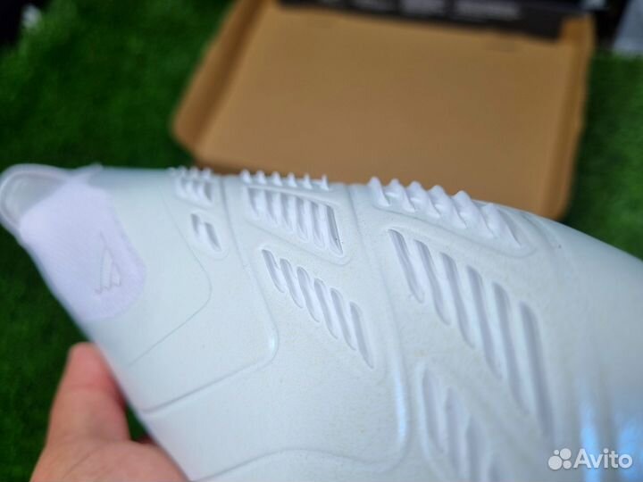 Футбольные бутсы Adidas Predator LL белые