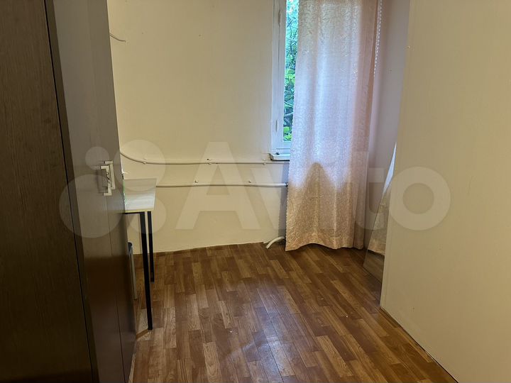 Комната 9 м² в 6-к., 2/2 эт.