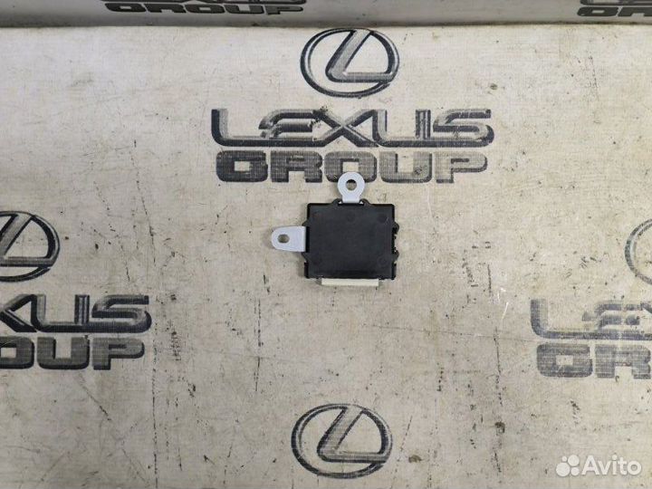 Блок управления дверьми передний правый Lexus