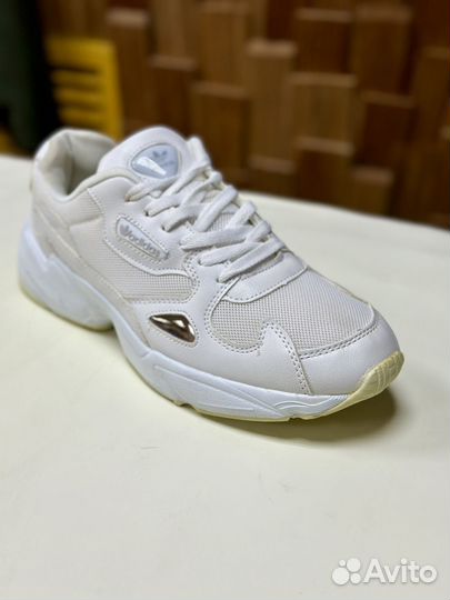 Кроссовки Adidas Falcon Triple