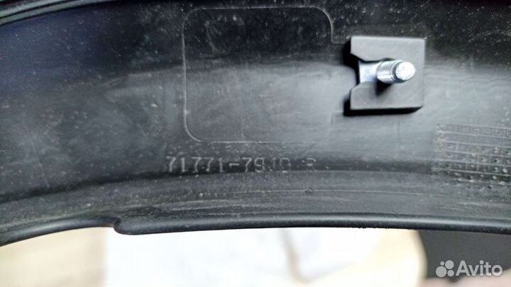 Накладка переднего бампера правая Suzuki SX4