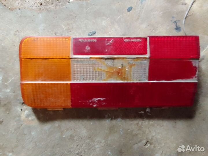 Стекло на заданию фару ваз 2106