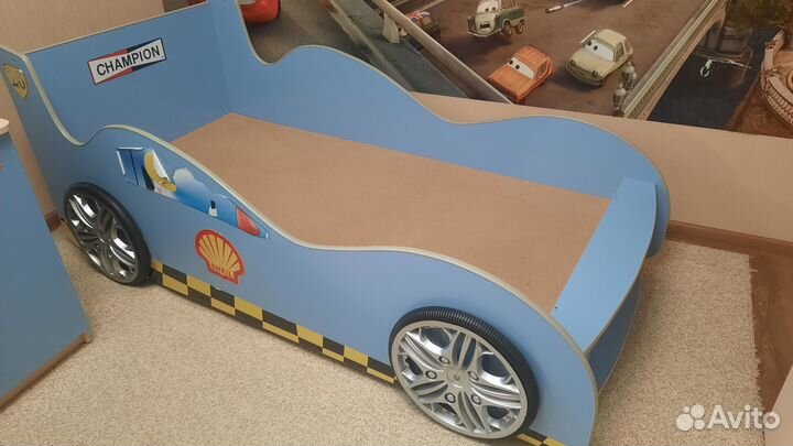 Детская кровать машина с матрасом