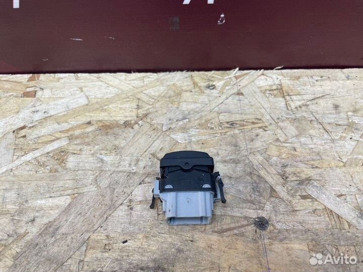 Кнопка обогрева сидений Renault Logan