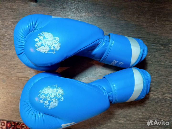 Боксерские перчатки 10 oz clinch