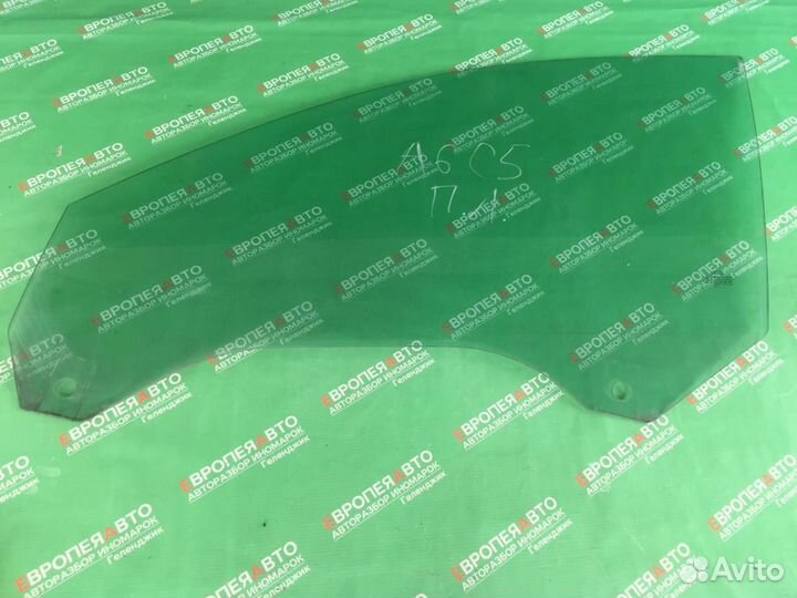 Стекло переднее левое Audi A6C5 2000-2005