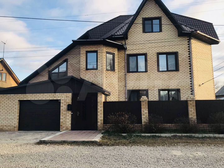 Коттедж 480 м² на участке 6 сот.