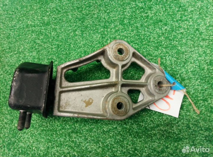 Кронштейн двигателя правый Daewoo Nexia 2008-2015