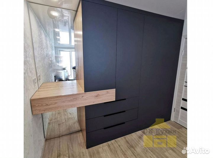 Шкаф с зеркалом