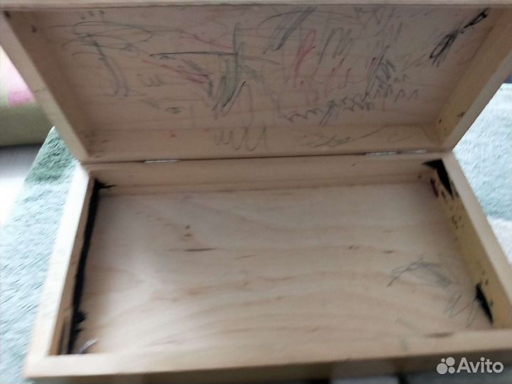 Деревянная шкатулка