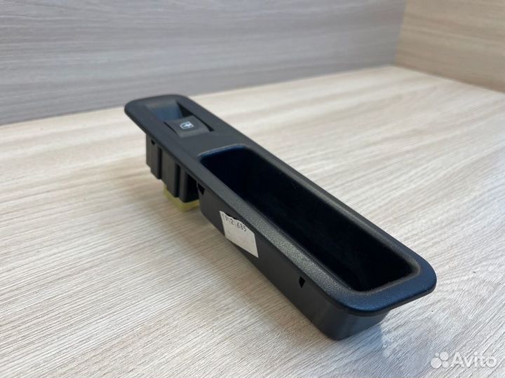 Кнопка стеклоподъемника задняя правая LADA X-Ray