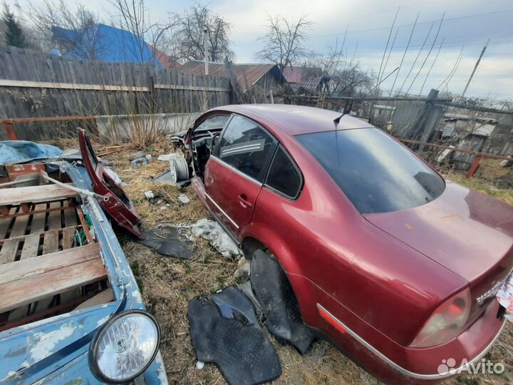 Volkswagen Passat 1.8 AT, 2003, битый, 250 000 км