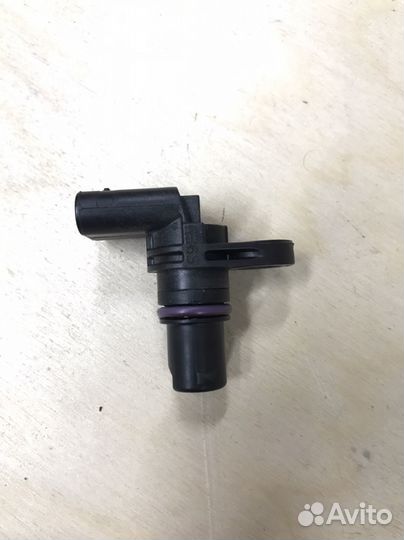 Датчик распредвала 04C907601 Passat B8