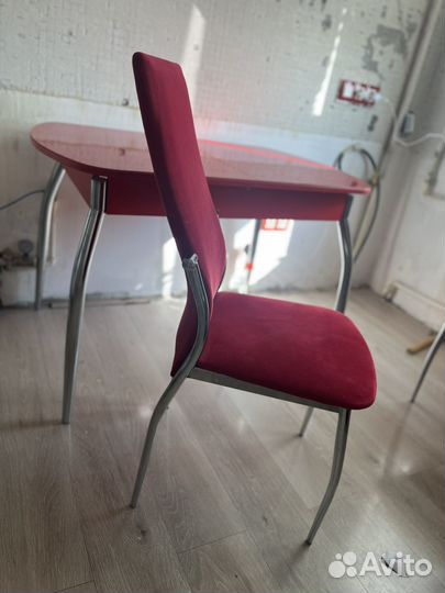 Стол и 4 стула