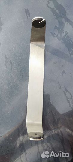 Скоба (планка) крепление экрана эхолота