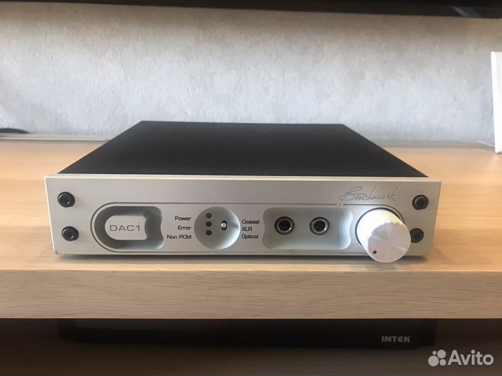 Benchmark DAC1