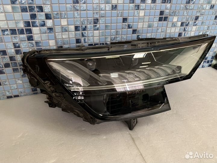 Правая матричная фара Audi q8