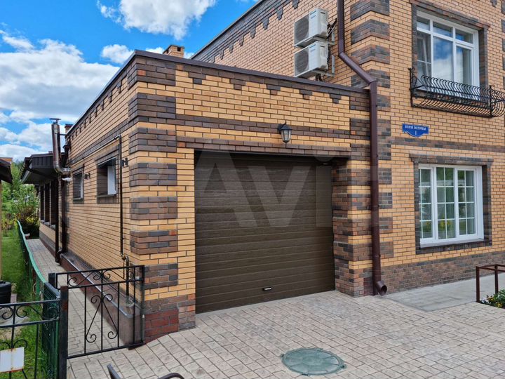 Дом 210 м² на участке 5 сот.