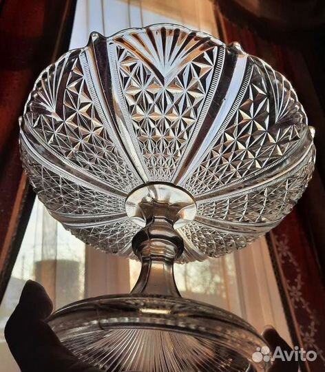 Вазы на ножке конфетницы фруктовницы