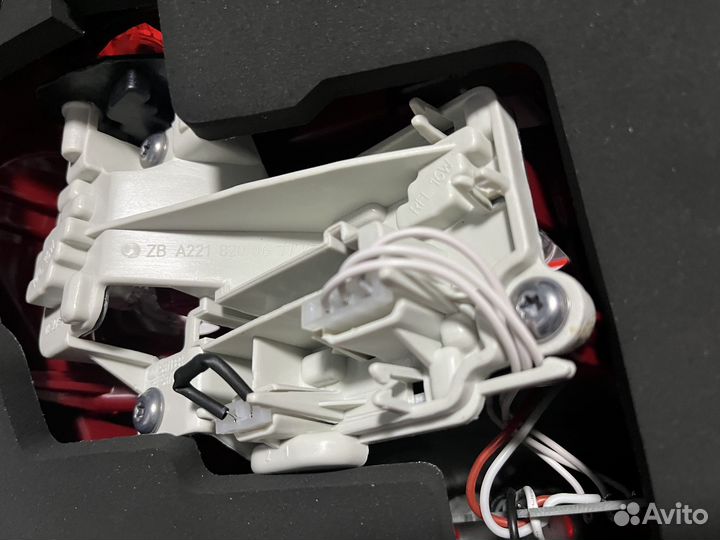 Правый задний фонарь Mercedes w221 рестайл новый