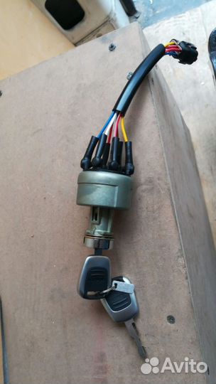 Замок зажигания hitachi zx33u-5a 4448303