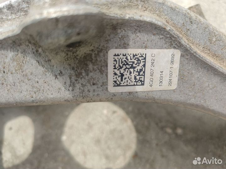 Кулак поворотный передний правый audi A4