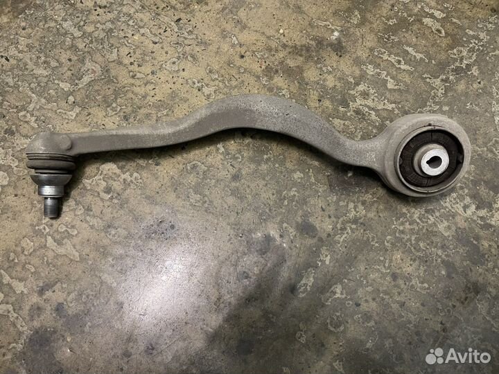 Передний правый продольный рычаг