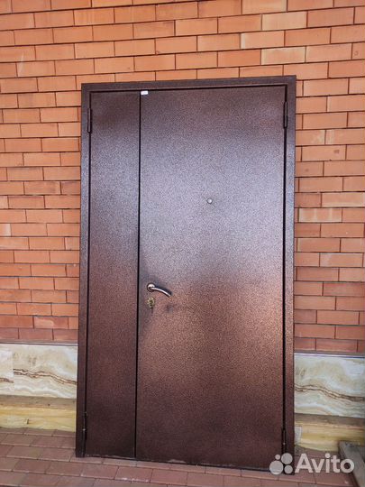 Входная металлическая дверь