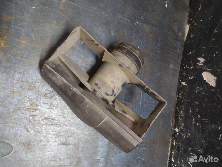 Воздухозаборник Volkswagen Golf V