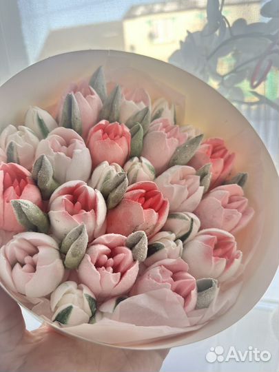 Букет тюльпанов на 8 марта,сладкий подарок,цветы