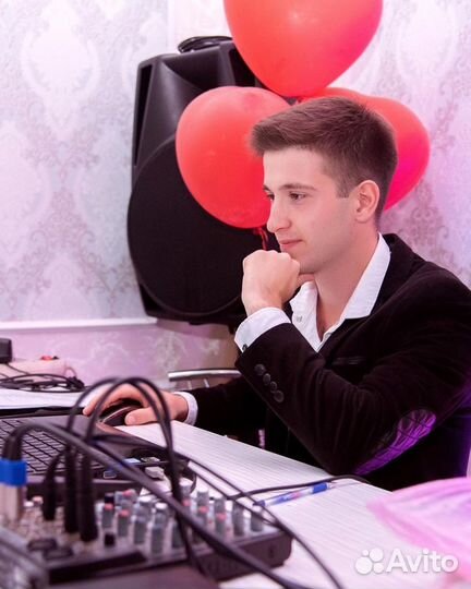 Ведущий и диджей