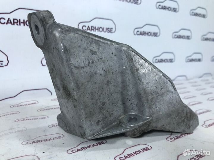 Кронштейн двигателя левый Audi Q5 2.0 CDN