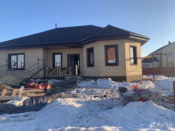 Бригада строителей каменщиков