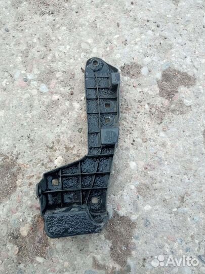 Toyota Camry V70 крепление заднего бампера правое