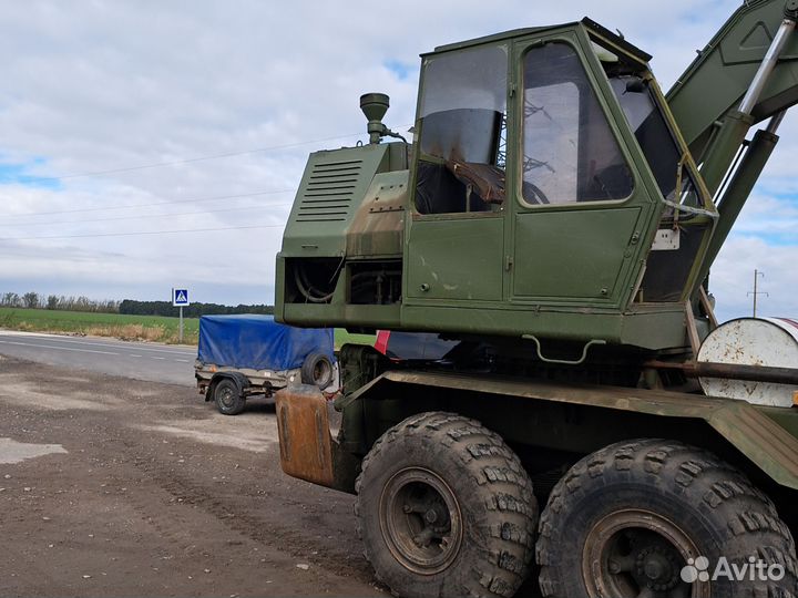 Эксковатор на базе краз 255