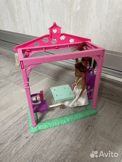 Качеля с куколкой