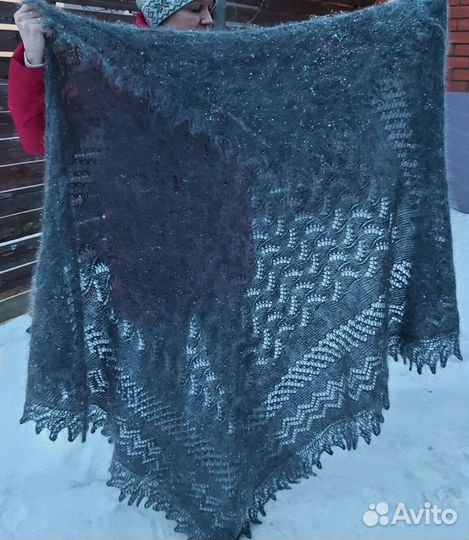 Серая пуховая шаль ручной работы размер 155 х 155